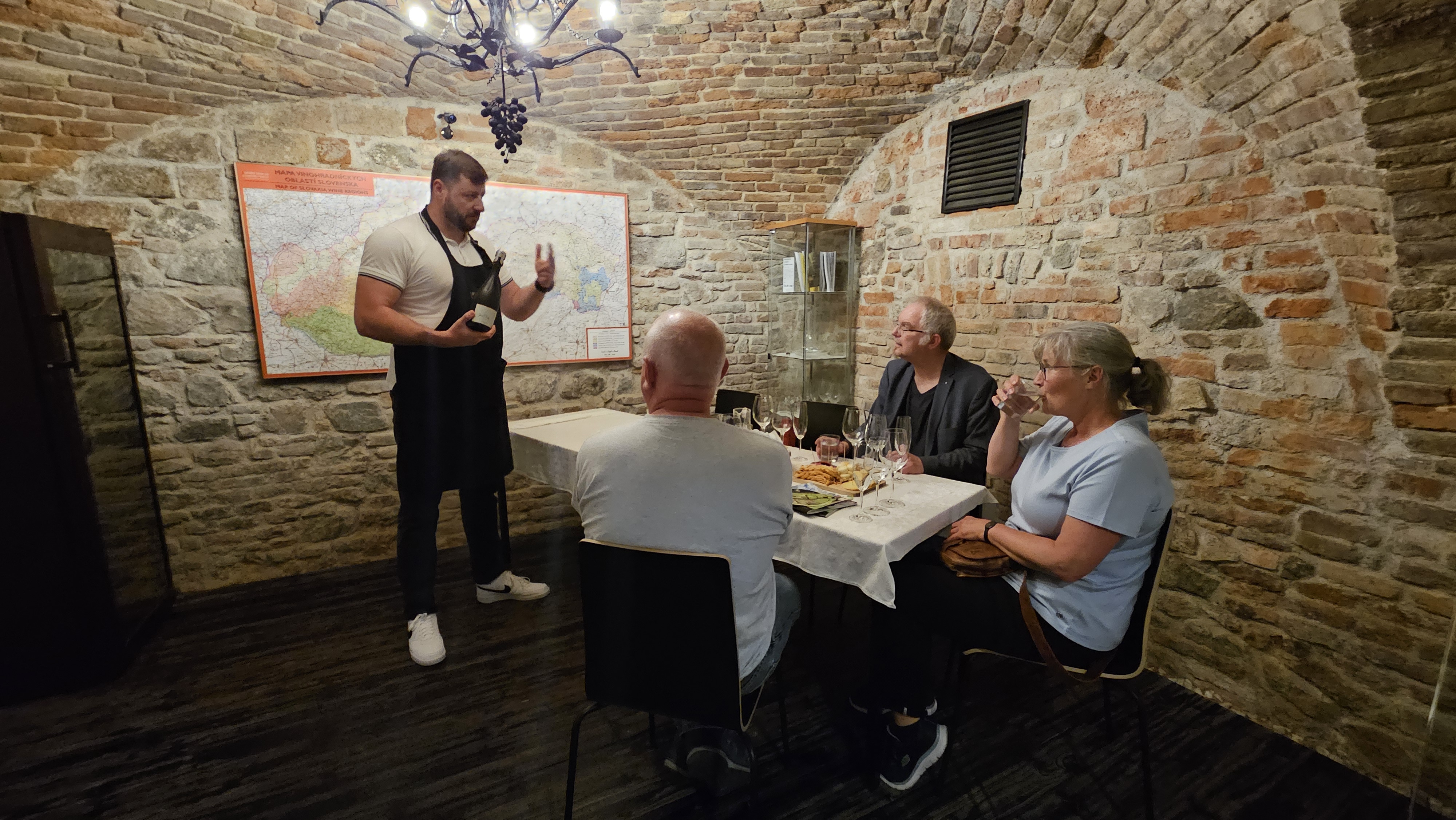 Weinprobe im Nationalen Slowakischen Weinkeller